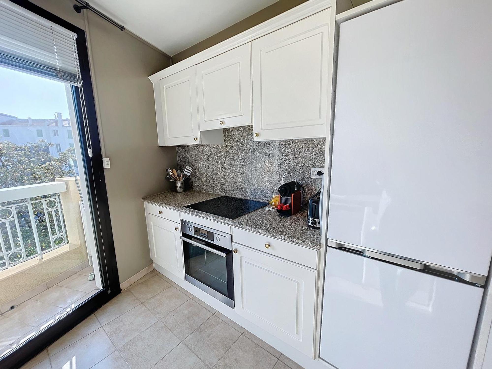 Bright And Vast 1br Balcony Parking Heart Of Town 1 Mn Appartamento