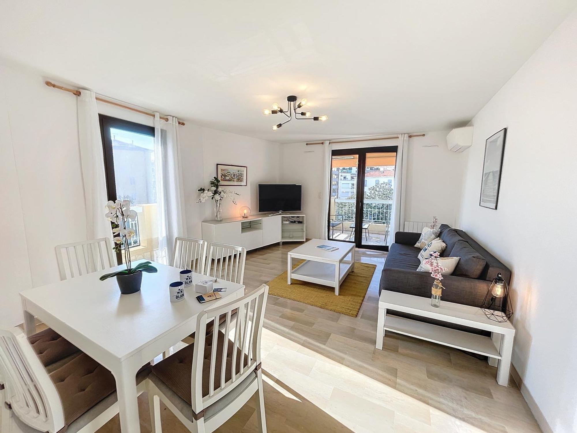 Bright And Vast 1br Balcony Parking Heart Of Town 1 Mn Appartamento