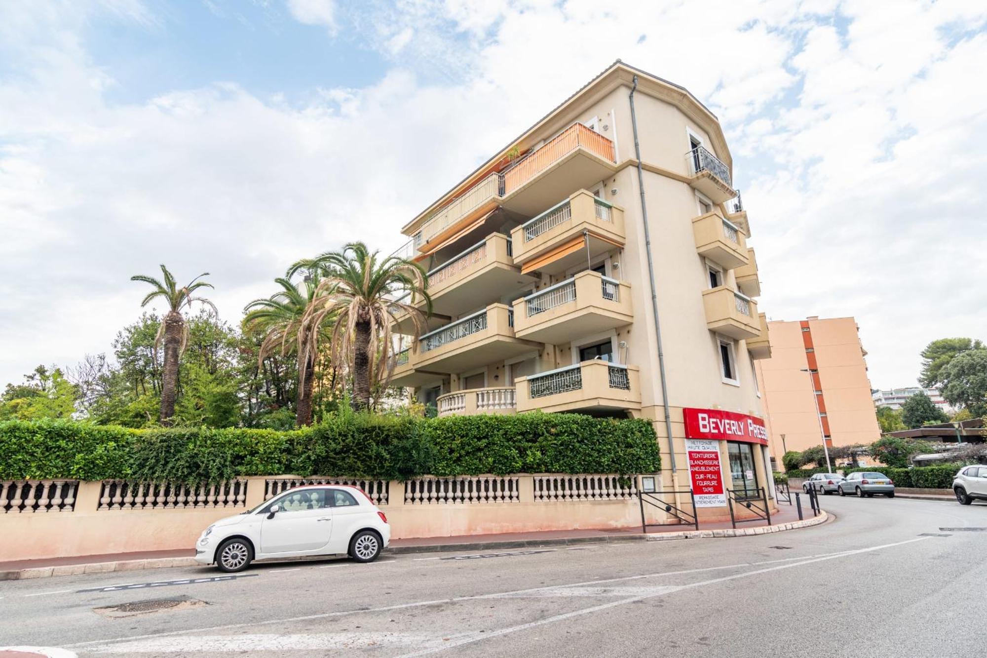 Bright And Vast 1br Balcony Parking Heart Of Town 1 Mn
